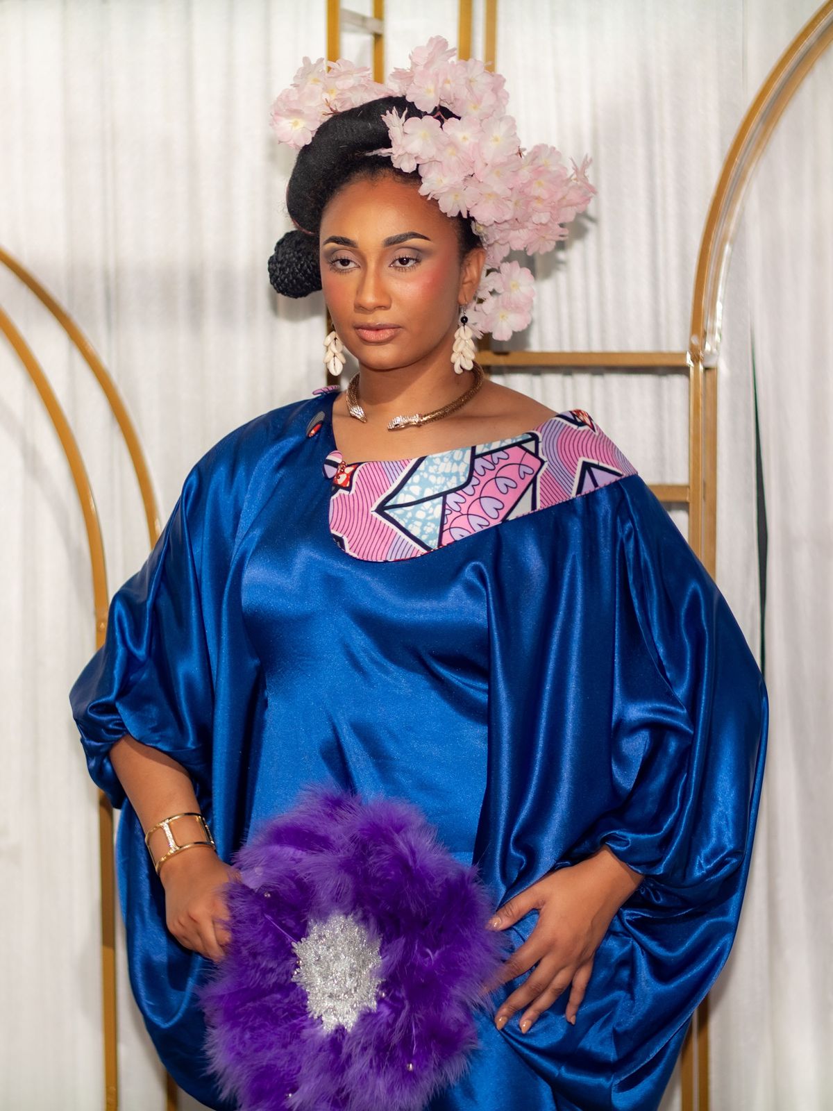 Gala SDE Nominees Reveal, 6 octobre 2026 — robe Ebene Mode, éventail de plumes violettes