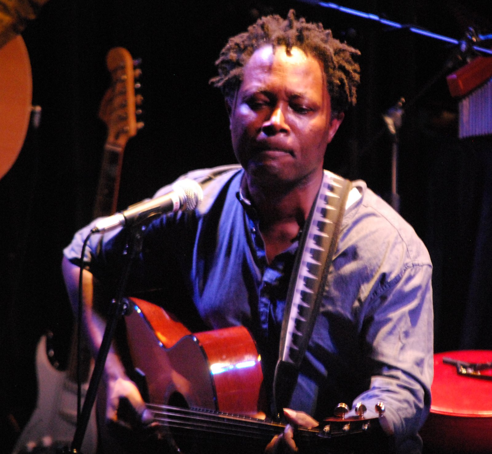 Lokua Kanza — photo de l'artiste