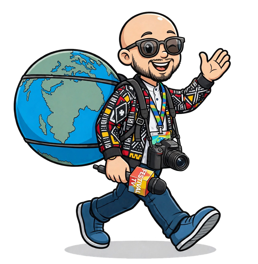 Moïse 1er, le personnage officiel de Festival TV : l'explorateur en bogolan, globe au dos, micro et appareil photo en main