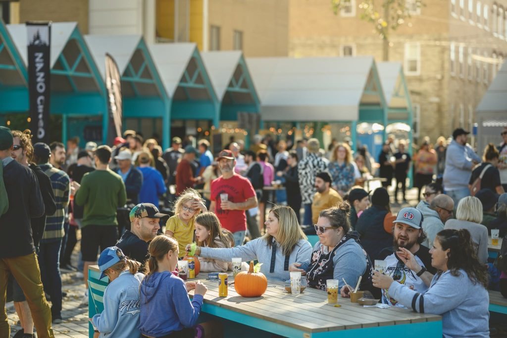 The crowd of the Fair of Brewing at Durocher Park, Quebec
