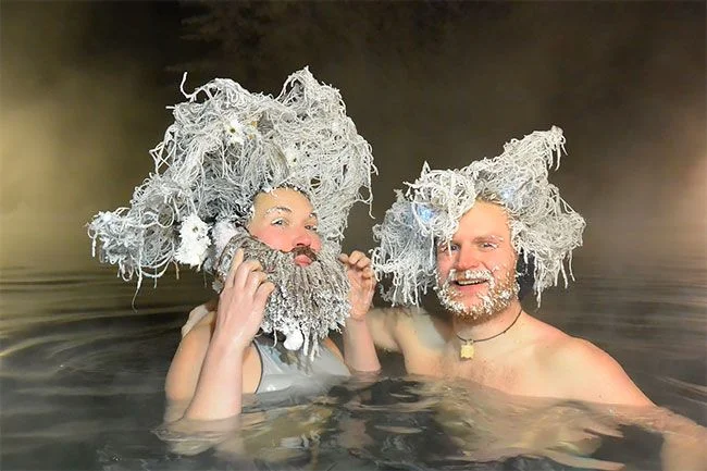 International Hair Freezing Contest — le concours de coiffure gelée — affiche / photo officielle