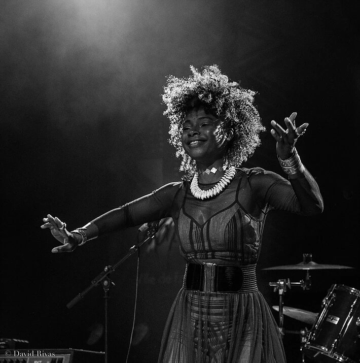 Kandy Guira in concert — photo © David Rivas