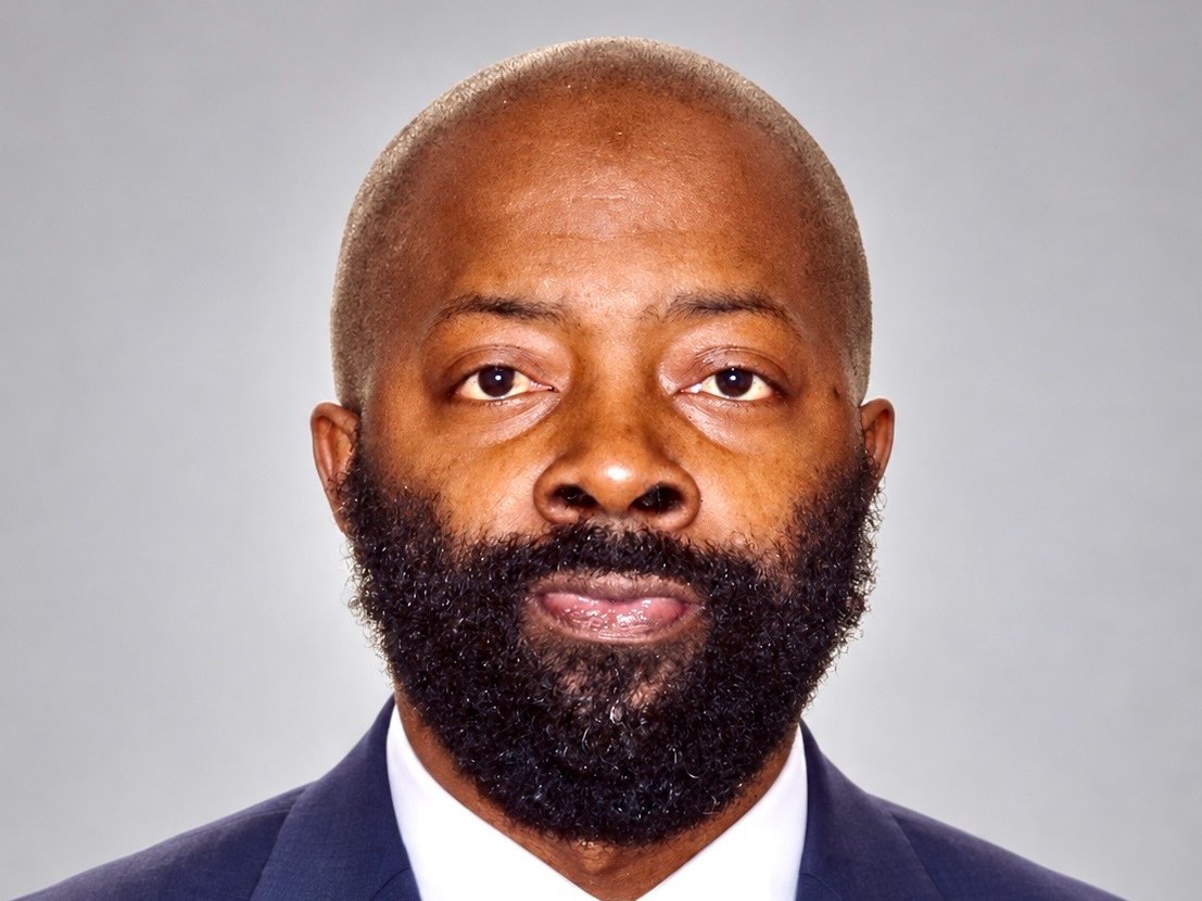 Moïse 1er, en costume — portrait officiel