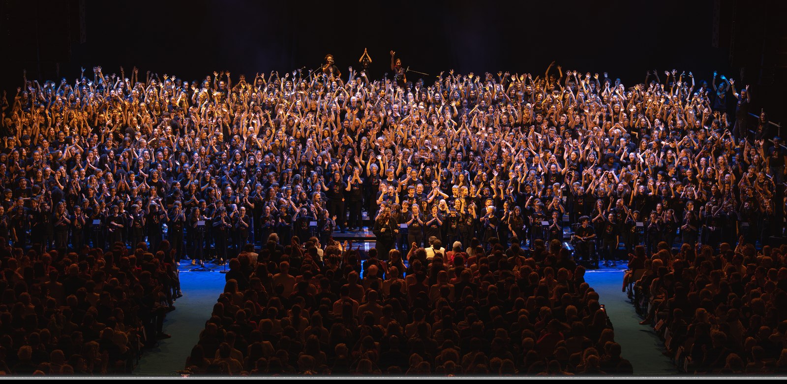 Le Grand Choral des Nuits de Champagne à Troyes — des centaines de choristes sur scène
