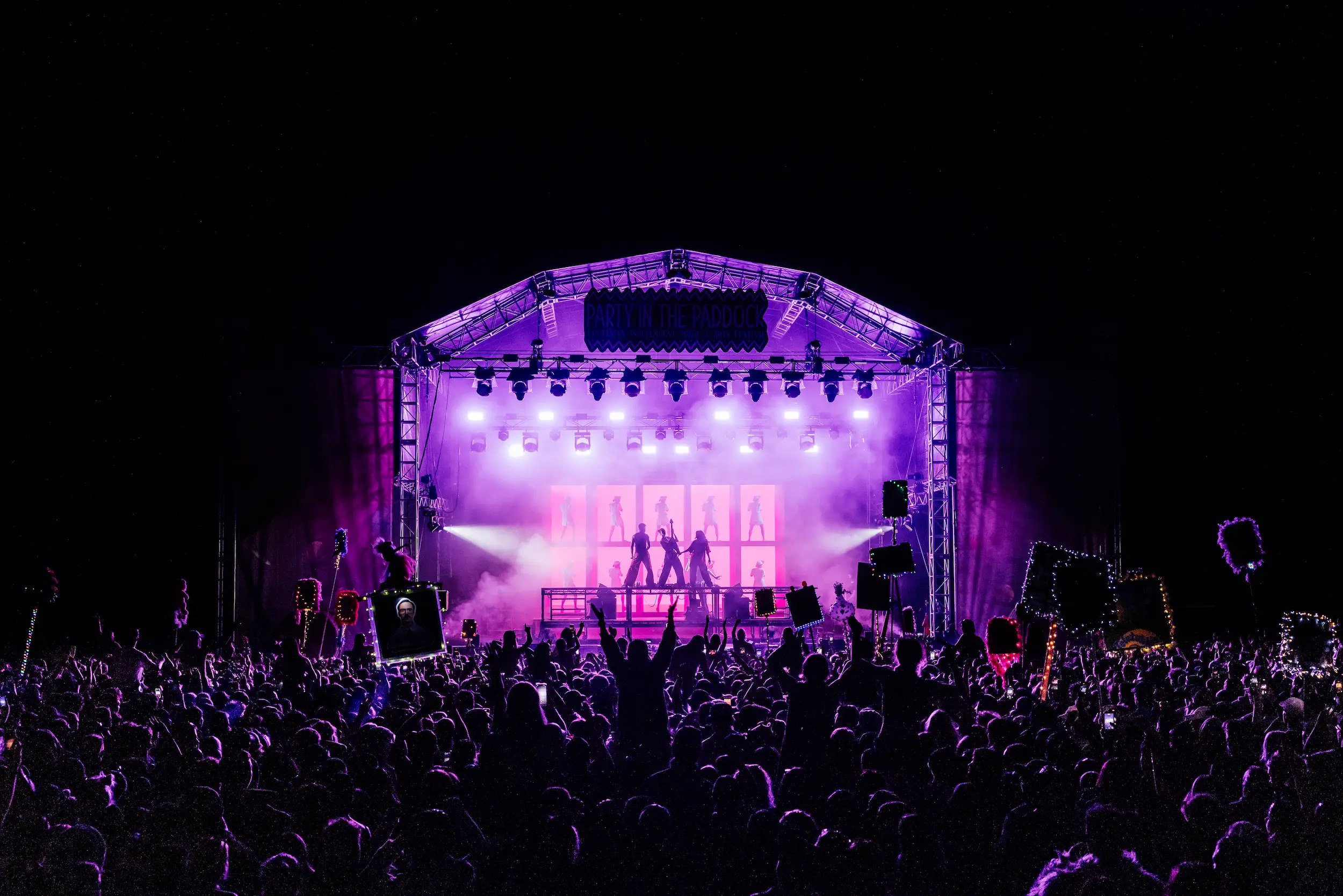 Party in the Paddock — affiche / photo officielle