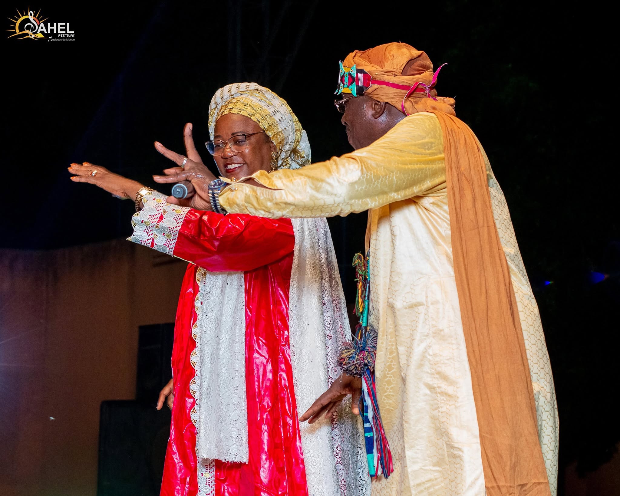 A duo of singers in traditional outfits on the Sahel Festival stage