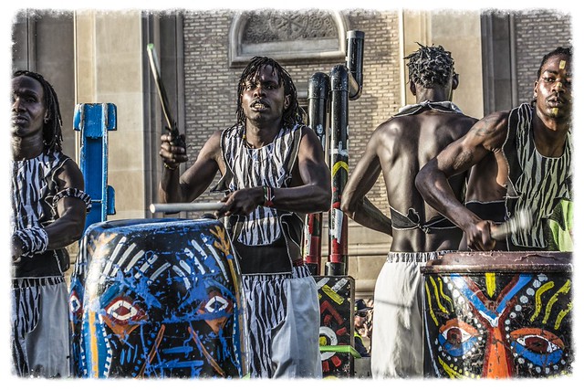 Percussionnistes traditionnels en pleine performance