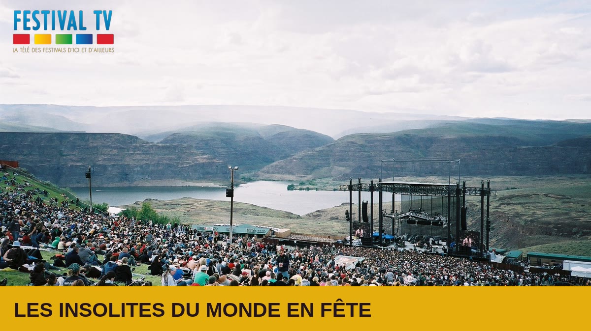 Les Insolites du monde en fête : il danse seul sur une colline… et entraîne tout un festival