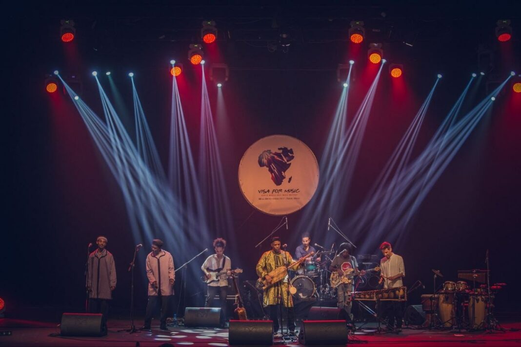 Un showcase sur la grande scène de Visa For Music, sous le logo du festival