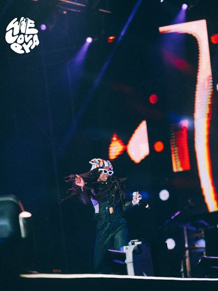 WeLovEya — On the big stage of the Amazon Square (© WeLovEya Festival)