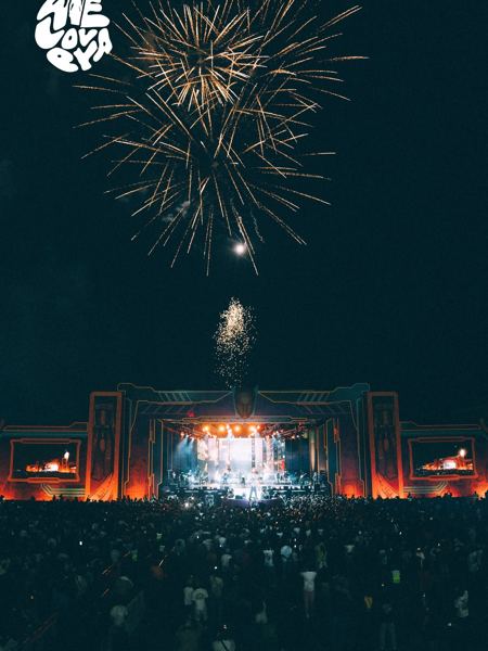 WeLovEya — On the big stage of the Amazon Square (© WeLovEya Festival)