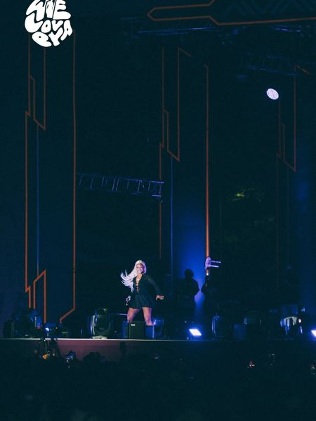 WeLovEya — On the big stage of the Amazon Square (© WeLovEya Festival)