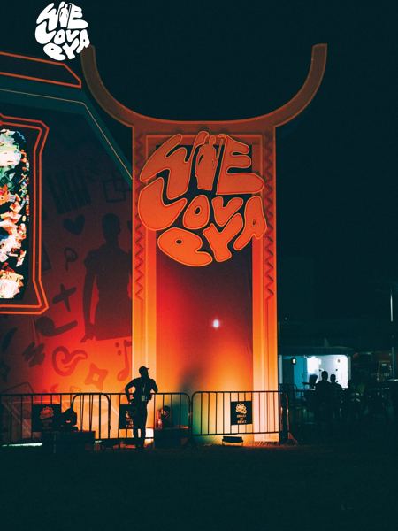 WeLovEya — On the big stage of the Amazon Square (© WeLovEya Festival)