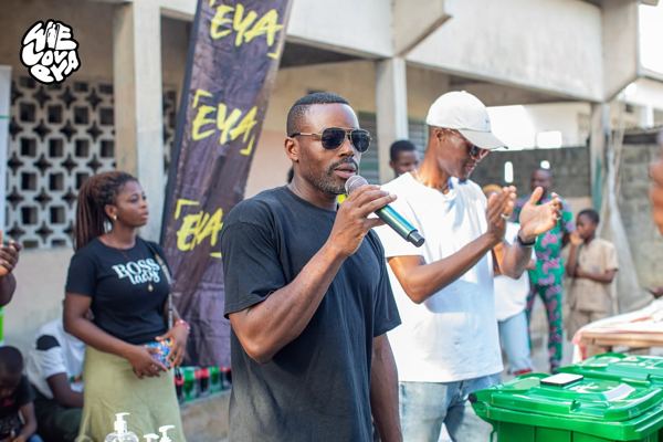 WeLovEya — EYA in action — environmental awareness with students from Cotonou (© WeLovEya Festival)