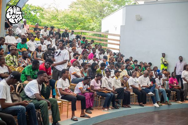 WeLovEya — EYA in action — environmental awareness with students from Cotonou (© WeLovEya Festival)
