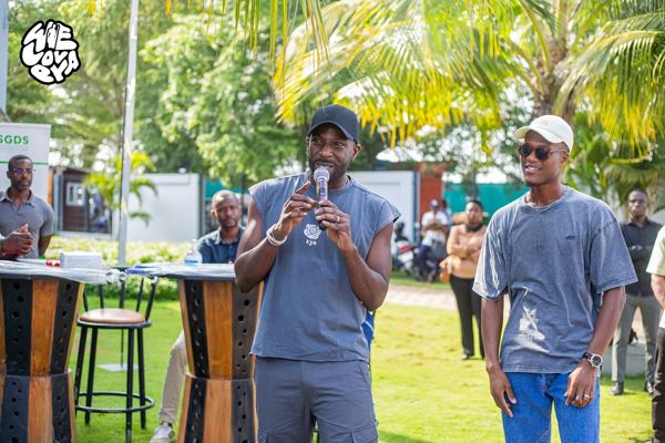 WeLovEya — EYA in action — environmental awareness with students from Cotonou (© WeLovEya Festival)