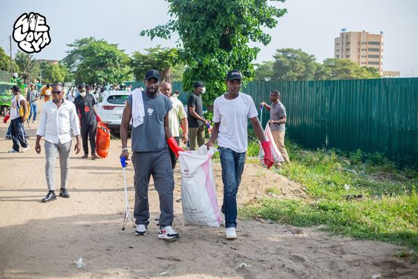 WeLovEya — EYA in action — environmental awareness with students from Cotonou (© WeLovEya Festival)