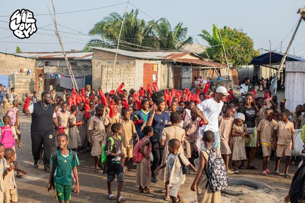 WeLovEya — EYA in action — environmental awareness with students from Cotonou (© WeLovEya Festival)