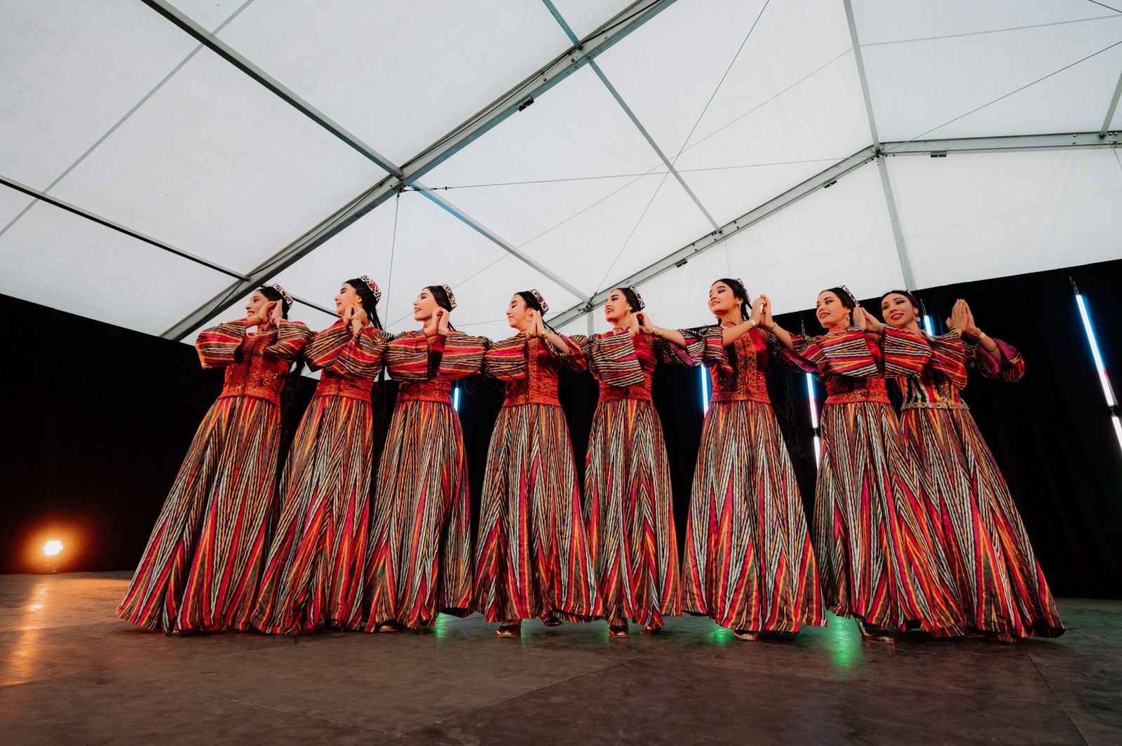 Danses traditionnelles sous le Chapiteau